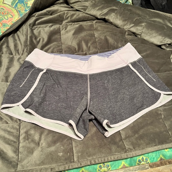 Lululemon - Picture 3 of 15